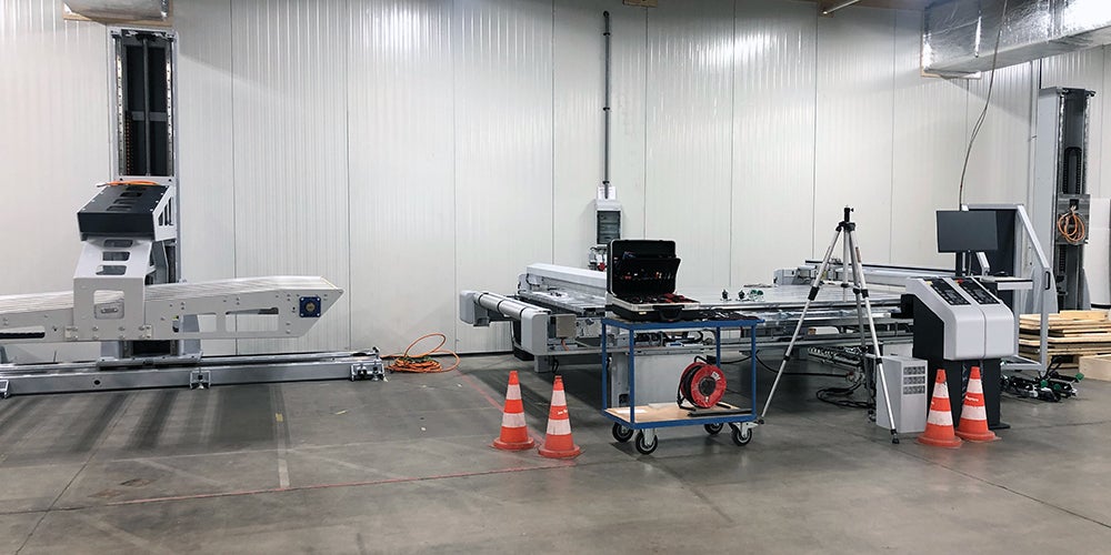 Nieuwe Zünd plotter installatie in volle gang Nieuwe Zünd plotter installatie in volle gang