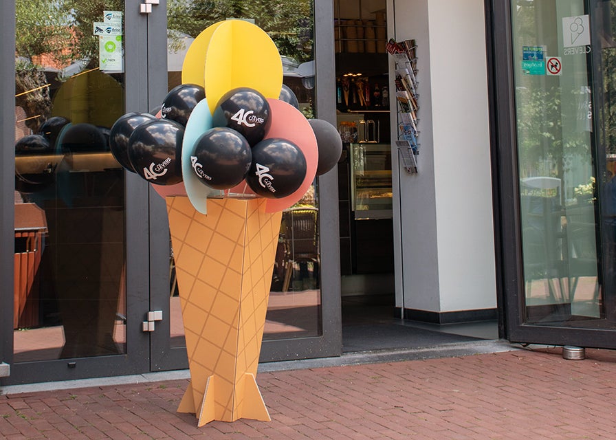 Kartonnen ijsdisplay voor Clevers ijssalons Kartonnen ijsdisplay voor Clevers ijssalons