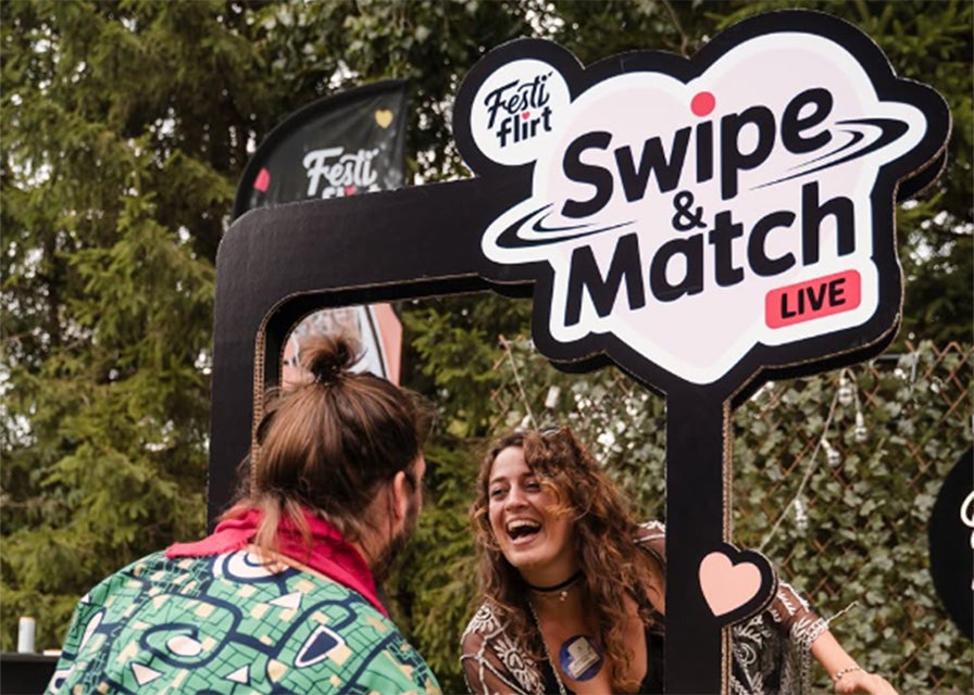 Swipepaneel van reboard karton voor FestiFlirt Swipepaneel van reboard karton voor FestiFlirt