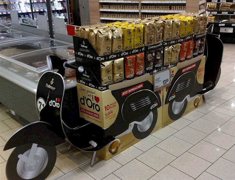 Racend de winkelvloer tegemoet