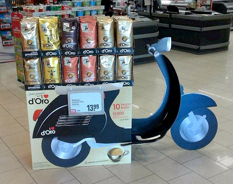 Racend de winkelvloer tegemoet